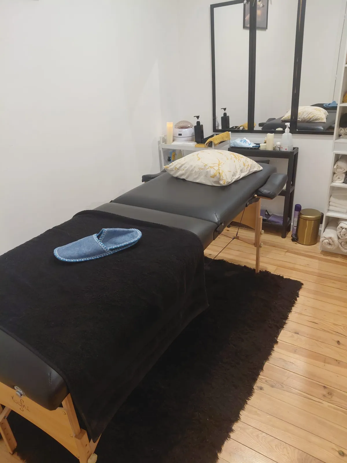 Camille de massage avec coussin marbré doré et miroirs